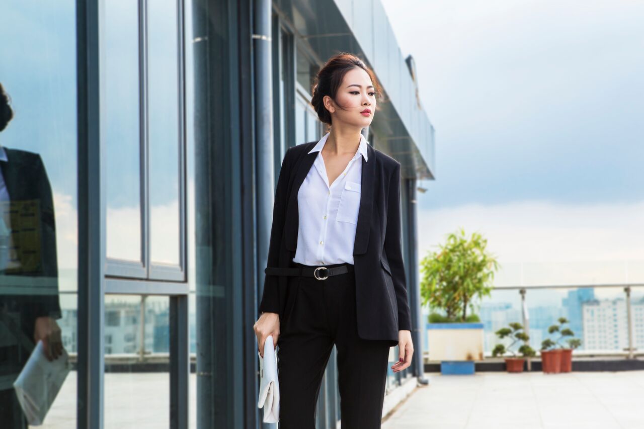 Bộ suil, quần âu với áo sơ mi là loại dress code được dùng khi gặp đối tác